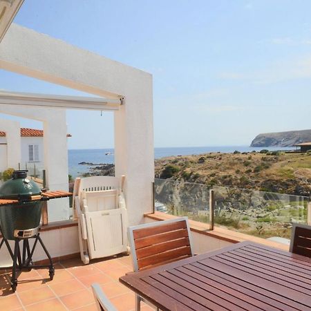 Beachfront Duplex With Terrace And Sea Views - Cadaques Bagian luar foto