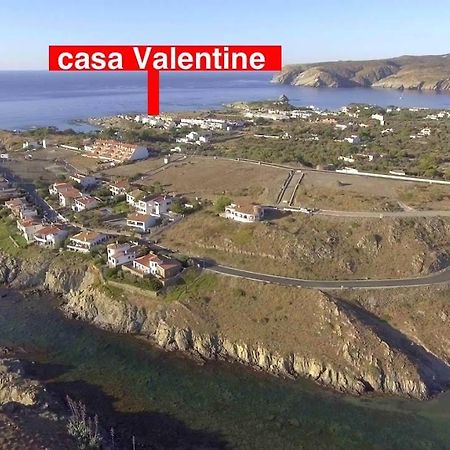 Beachfront Duplex With Terrace And Sea Views - Cadaques Bagian luar foto