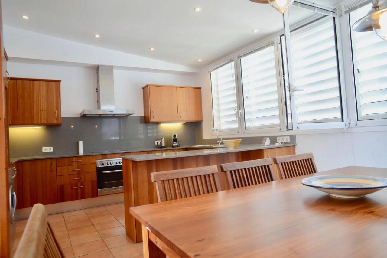 Beachfront Duplex With Terrace And Sea Views - Cadaques Bagian luar foto