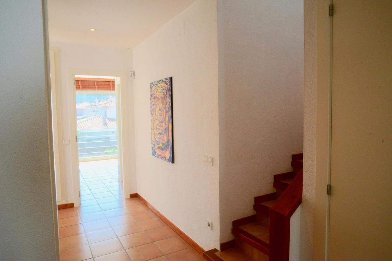 Beachfront Duplex With Terrace And Sea Views - Cadaques Bagian luar foto