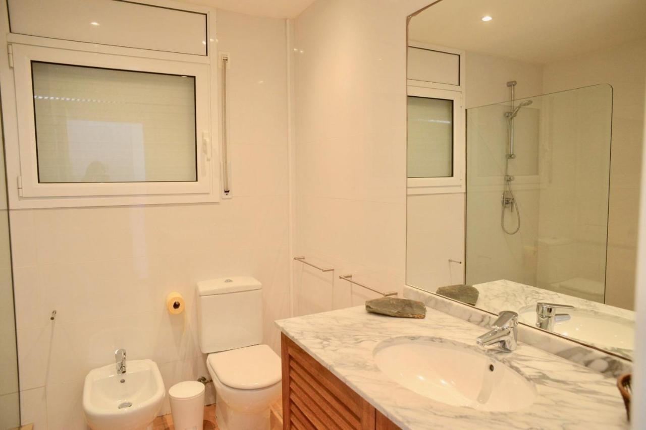 Beachfront Duplex With Terrace And Sea Views - Cadaques Bagian luar foto