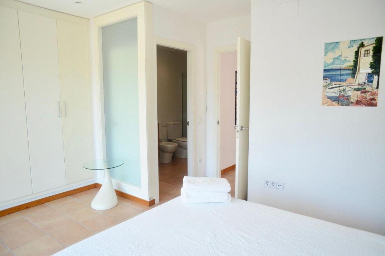 Beachfront Duplex With Terrace And Sea Views - Cadaques Bagian luar foto