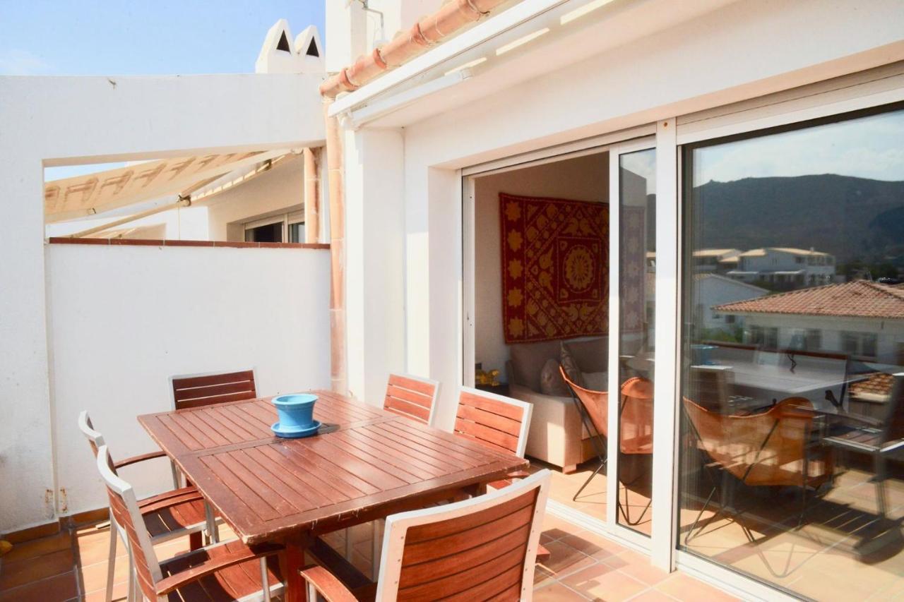 Beachfront Duplex With Terrace And Sea Views - Cadaques Bagian luar foto