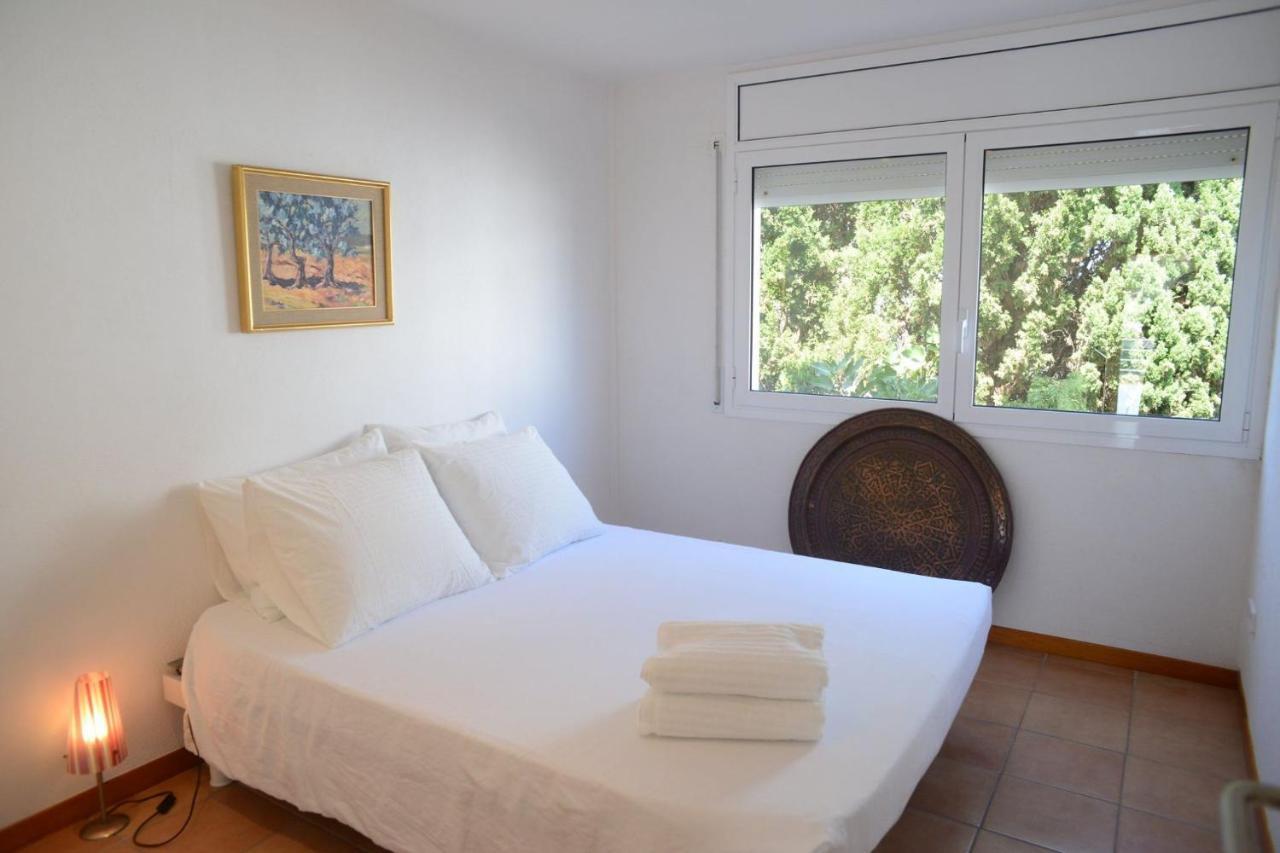 Beachfront Duplex With Terrace And Sea Views - Cadaques Bagian luar foto
