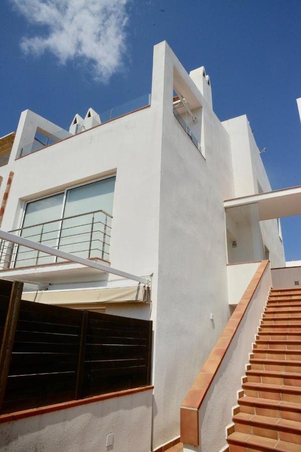 Beachfront Duplex With Terrace And Sea Views - Cadaques Bagian luar foto