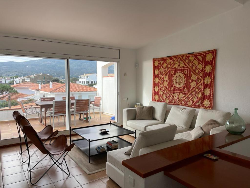 Beachfront Duplex With Terrace And Sea Views - Cadaques Bagian luar foto